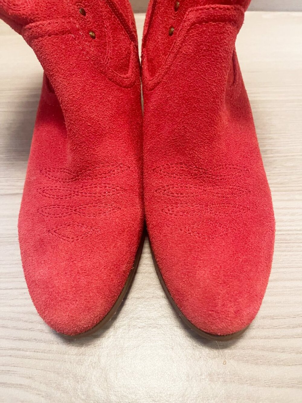 Bandolino Xerissa Red Suede Studded Western Ankle Boots Size 7M - Picture 5 of 16